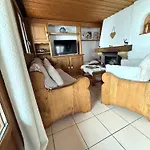 De شاليه مانيجود